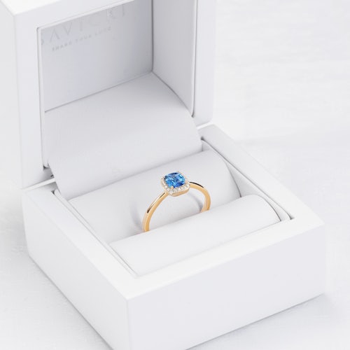 Pierścionek zaręczynowy SAVICKI: żółte złoto, niebieski szafir, diamenty